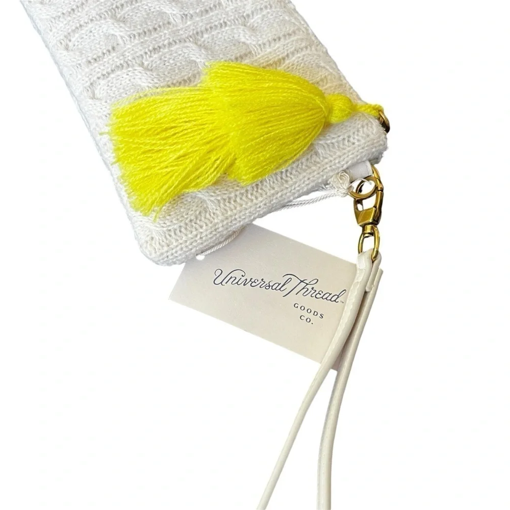 Universal Thread Cream Knit Wristlet NWT